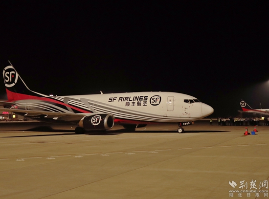 順豐B737-300駛向停機位。金康 攝.jpg